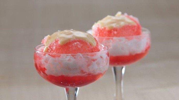 Es Kopyor dengan perpaduan Nata de Coco menjadi menu buka puasa yang segar.