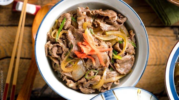 Gyudon (Mangkuk Nasi Daging Sapi Jepang) 牛丼