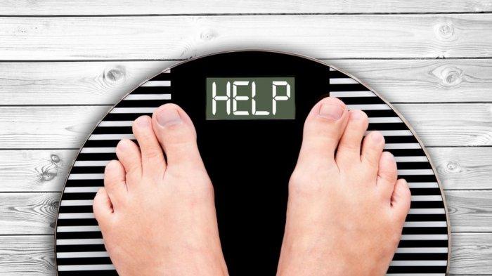 Puasa memiliki manfaat yakni menurunkan berat badan.