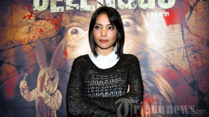 Pemain film, Imelda Therinne saat ditemui pada pemutaran film 'Belenggu' di Cinema XXI Gandaria City, Jakarta Selatan, Selasa (5/2/2013).