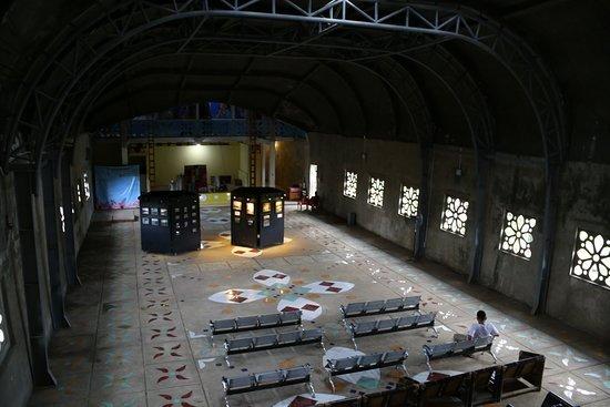 Suasana di dalam Gereja Ayam