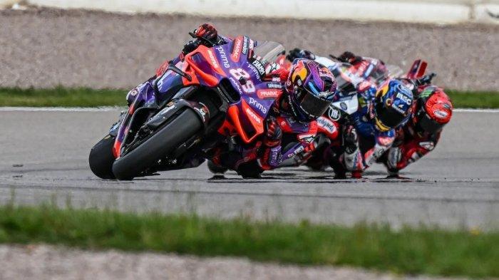 Jorge Martin ketika beraksi dan memimpin balapan di sprint race MotoGP Jerman 2024, Sabtu (6/7/2024).