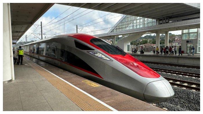 KCIC mengoperasikan 48 perjalanan Kereta Cepat Whoosh mulai 1 Mei 2024.