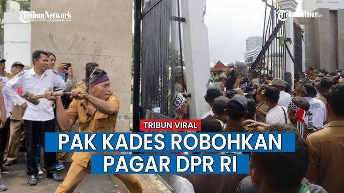 KELAKUAN Brutal Perangkat Desa Ngamuk di Depan DPR Bawa Palu, Minta Masa Jabatan sampai 27 Tahun