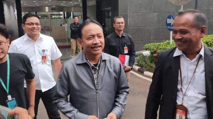 Hakim MK Suhartoyo selepas diperiksa Majelis Kehormatan Mahkamah Konstitusi (MKMK), Rabu (1/11/2023).