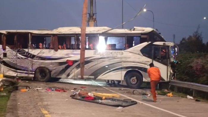 Kecelakaan maut dialami Bus Handoyo jurusan Yogyakarta-Bogor di Tol Cipali pada Jumat (15/12/2023) sore.