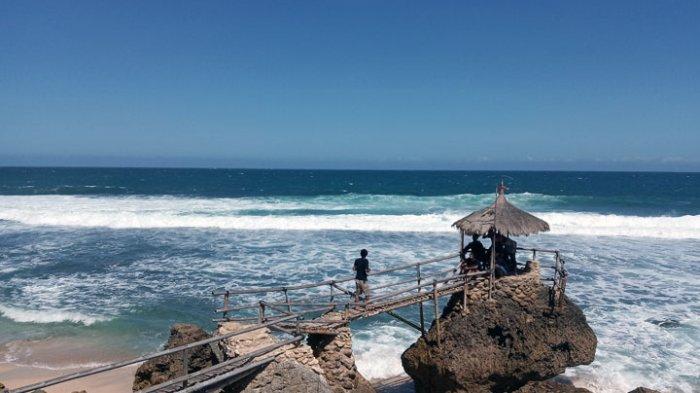 Keindahan Pantai Watulawang di Gunung Kidul, Yogyakarta