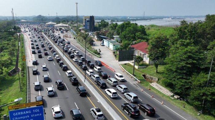 Pemerintah menerapkan rekayasa lalu lintas untuk mengurai kemacetan saat puncak arus balik Lebaran 2024.