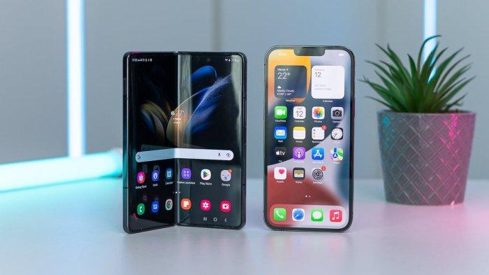Simak keunggulan ponsel lipat dibandingkan iPhone.