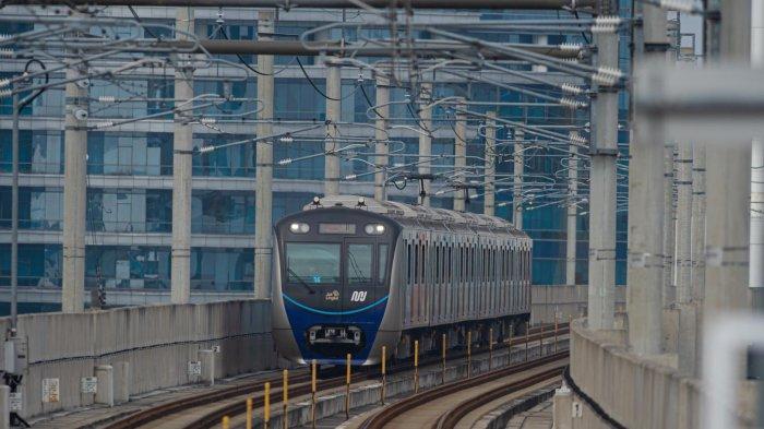 Moda transportasi umum MRT Jakarta.