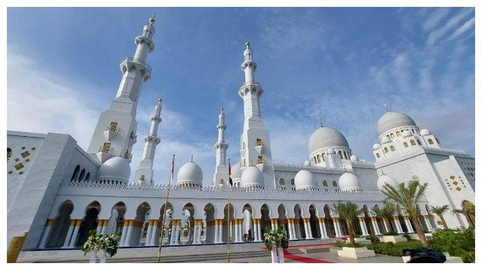 Masjid Sheikh Zayed menjadi salah satu ikon baru dan tempat favorit ngabuburit di Kota Solo, Jawa Tengah.
