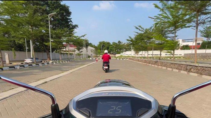 Menjaga Jarak Kendaraan di depan
