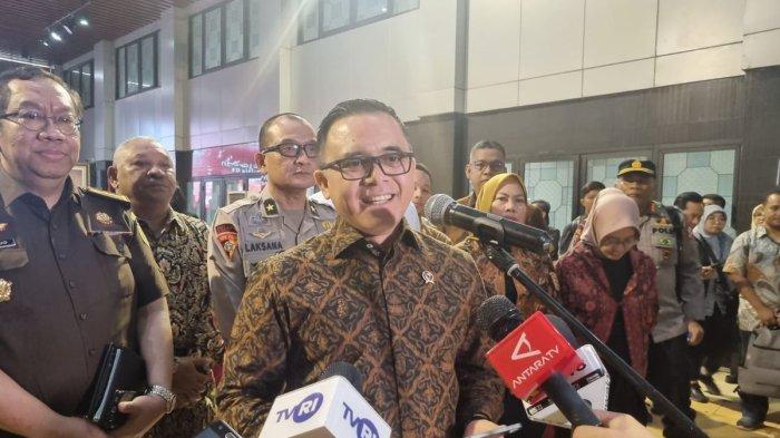 Menteri Pendayagunaan Aparatur Negara dan Reformasi Birokrasi (Menpan RB) Abdullah Azwar Anas di Gedung Kementerian PANRB, Jakarta, Kamis (9/11/2023).