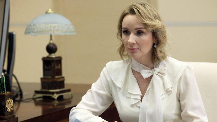 Maria Lvova-Belova, komisaris hak anak Rusia, menghadiri pertemuan dengan Presiden Rusia di kediaman negara Novo-Ogaryovo, di luar Moskow, pada 16 Februari 2023.