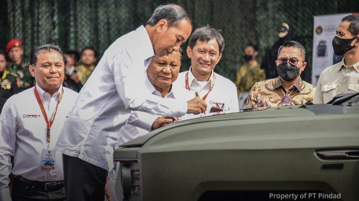 Mobil Pindad Maung Garuda. Presiden Republik Indonesia, Bapak Joko Widodo meresmikan Kendaraan Operasional Satuan (Ranops) TNI 4x4 WD terbaru produksi PT Pindad pada Rapat Pimpinan (Rapim) Kementerian Pertahananan (Kemhan) 2023 yang diselenggarakan pada 18 Januari 2023 di Lapangan Urip Sumohardjo, Kemhan.