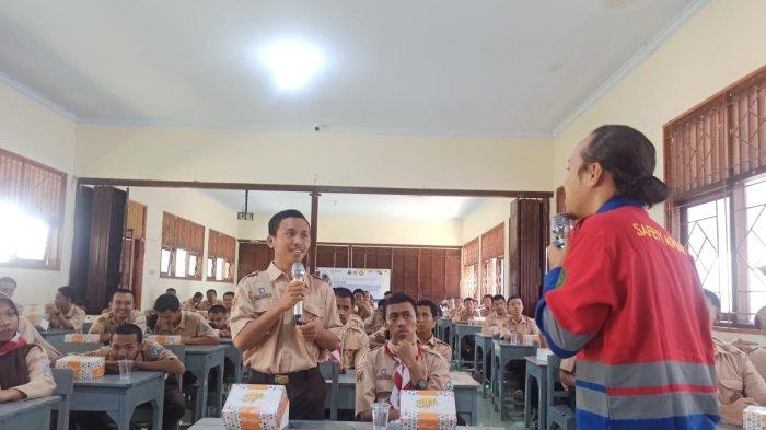 PLN memberikan edukasi seputar manfaat dan bahaya listrik untuk puluhan siswa