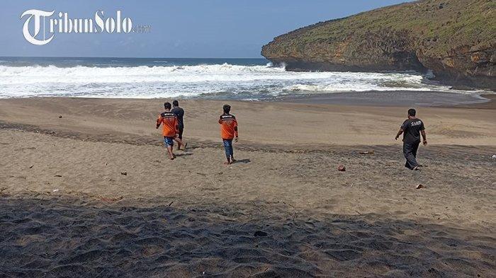 Pantai Ngiroboyo Pacitan, Jawa Timur.