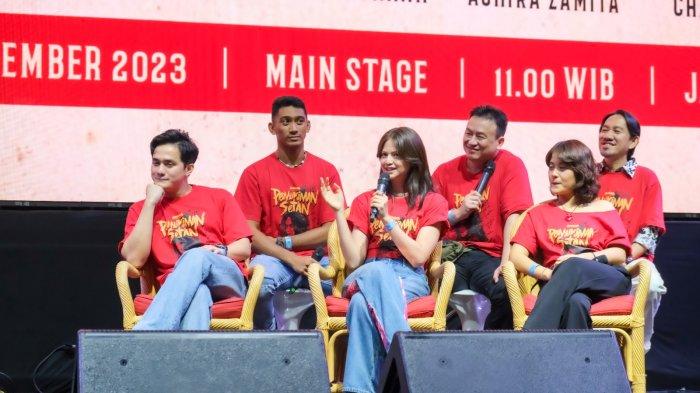 Para pemain film Pemukiman Setan