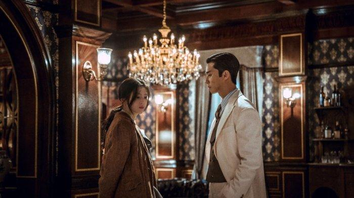 Park Seo Joon dan Han So Hee Berjuang Untuk Bertahan Melawan Masa Kegelapan di “Gyeongseong Creature”