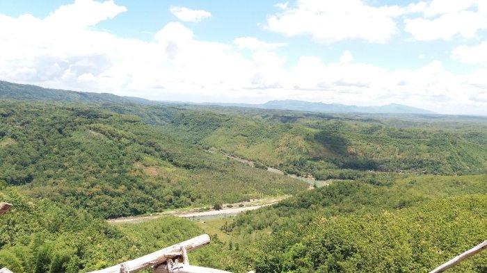 Pemandangan Sungai Oyo dilihat dari Geoforest Watu Payung