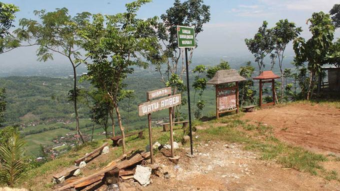 Pemandangan Watu Amben