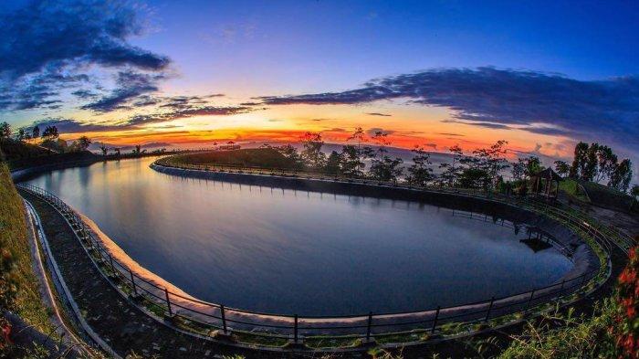 Pesona Sunset di Embung Batara Sriten.