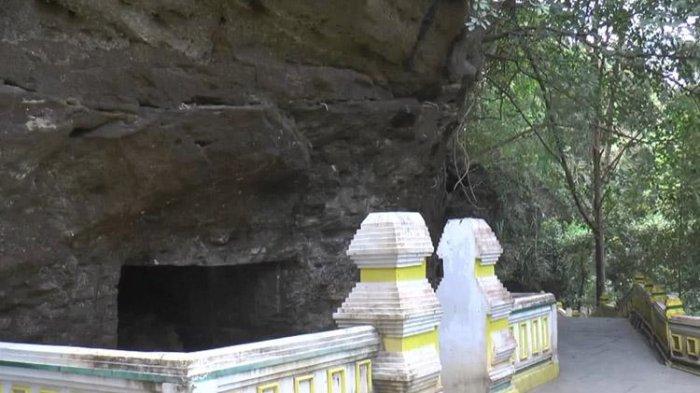 Tempat masuk menuju Goa Selarong.