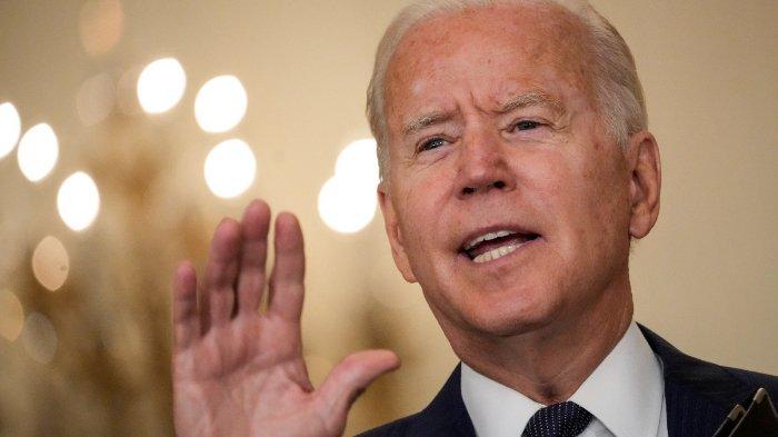 Presiden AS Joe Biden berbicara di Ruang Timur Gedung Putih.