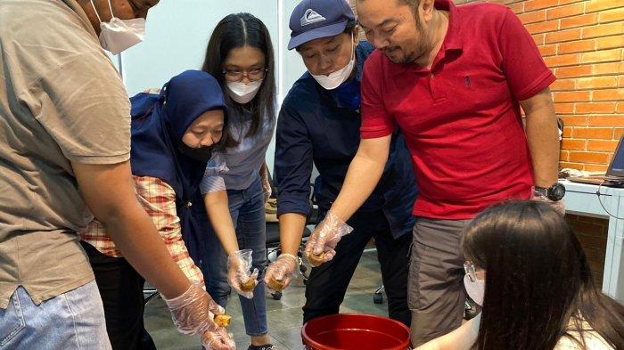 Proses pemilahan sampah rumah tangga/swasta