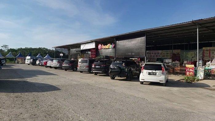 Suasana di rest area Tol Kanci-Pejagan