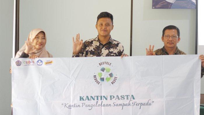 Salah satu proyek program STEAM-3R (Science, Technology, Engineering, Arts, Mathematics - Reduce, Reuse, Recycle)