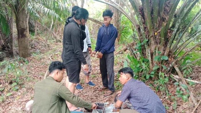 Salah satu pelaku pencurian baterai tower Telkomsel di Nunukan Kaltara saat diamankan polisi