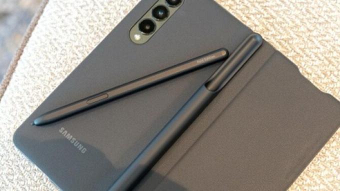 Ponsel lipat Samsung Galaxy Z Fold 6 Ultra bakal hadir tanpa fitur S-Pen.