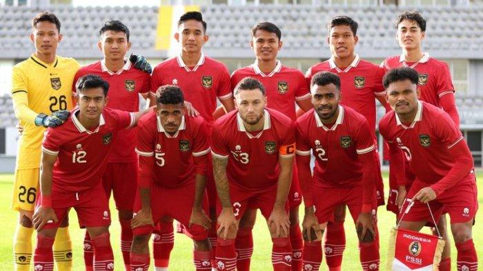 Skuad timnas Indonesia saat berfoto ketika menghadapi Libya dalam rangkaian uji coba menuju Piala Asia 2023 pada Selasa (2/1/2024). Laga timnas Indonesia vs Libya berlangsung di Stadion Titanic Mardan, Aksu, Turkiye, pada Selasa (2/1/2024).