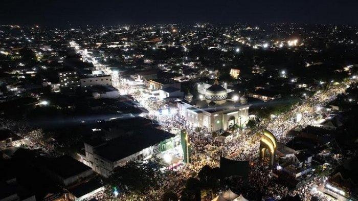 Suasana Haul Guru Sekumpul 2024, jemaah yang hadir mencapai 3,3 juta. Baik dari Kalsel hingga luar Kalimantan