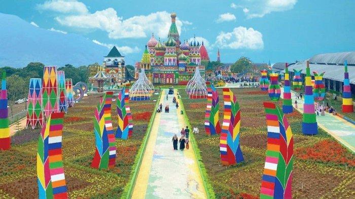 Suasana di dalam taman bunga Jatinangor National Park