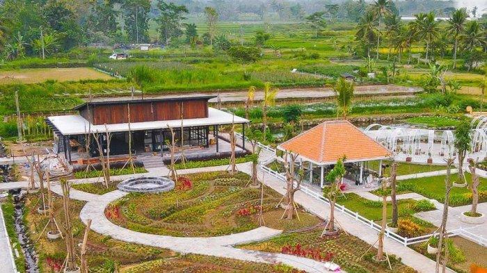 Suasana di dalam Obelix Village