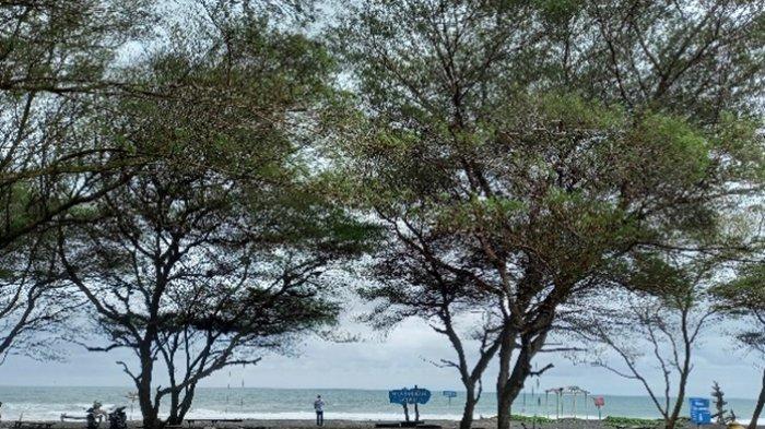 Suasana di Pantai Mlarangan Asri