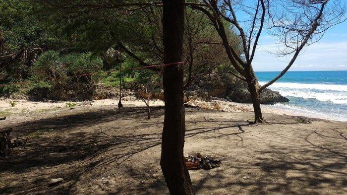 Pantai Porok masih tergolong asri karena jarang dikunjungi wisatawan