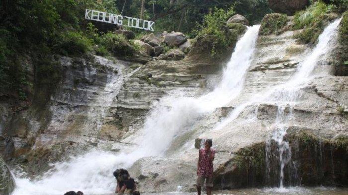Suasana di Air Terjun Kedung Tolok