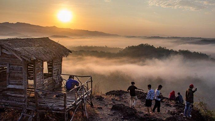 Keindahan sunrise di Gunung Ireng