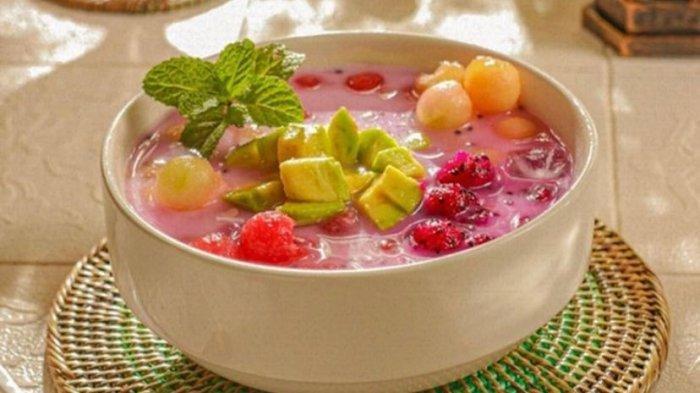 Selain es buah, sup buah juga bisa menjadi referensi menu buka puasa.