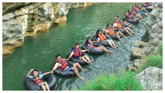 Selain Cave Tubing, Wisata Goa Pindul juga menyediakan Susur Sungai (River Tubing) Oya.