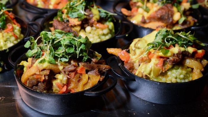 Tajine atau Tagine domba Maroko disajikan di gerai Bacchanal Buffet di Vegas Uncork'd oleh acara Grand Tasting Bon Appetit di Caesars Palace pada 9 Mei 2014 di Las Vegas, Nevada. Ethan Miller/Getty Images untuk Vegas Uncork'd oleh Bon Appetit/AFP
