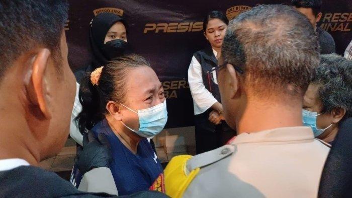 Tampang Neneng Komala Dewi, ibu yang merekam putrinya bersetubuh dengan pacarnya.