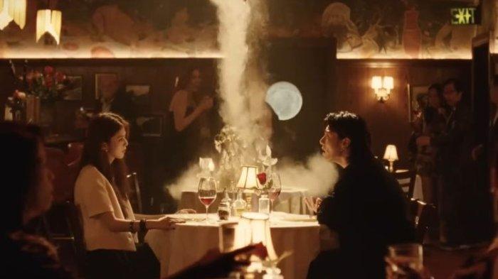 Dalam teaser MV Seven milik Jungkook BTS, tampak Han So Hee sedang duduk berhadapan dengan Jungkook.