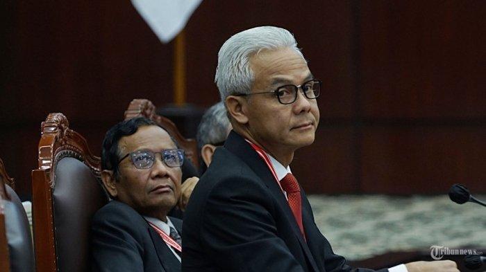 Rencana Ganjar Pranowo Usai Kalah di Pilpres 2024, Ngaku Bakal Turun Gunung di Pilkada. 
Pasangan Calon Presiden dan Wakil Presiden nomor urut 3 Ganjar Pranowo dan Mahfud MD menghadiri sidang perdana permohonan perkara PHPU di Gedung MK, Jakarta Pusat, Rabu (27/3/2024). Sidang tersebut beragendakan pemeriksaan pendahuluan (penyampaian permohonan pemohon).