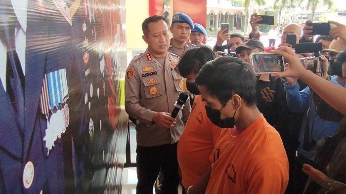 VIRAL Aborsi Online, Dokter Gadungan Pandu Korban Lewat WhatsApp Modal Info dari Google. Dokter gadungan pelaku praktek aborsi online di Kabupaten Bandung