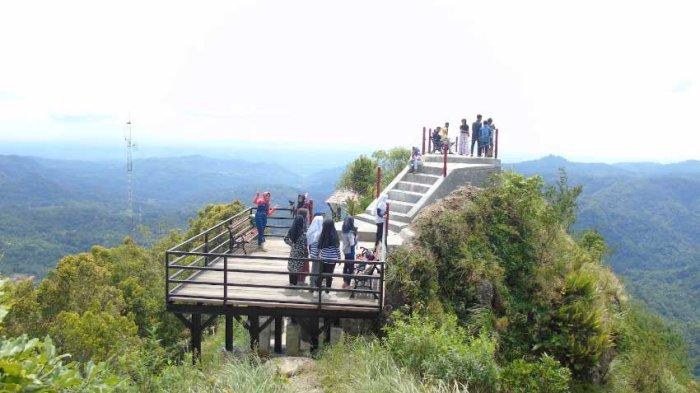 Pemandangan dari Puncak Widosari.