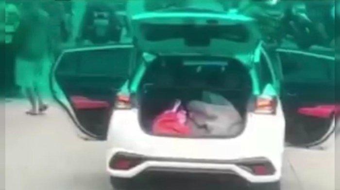 Viral Video Wanita Tewas Ditusuk Pedang Wanita Pengemudi Mobil  Yaris di Tangerang